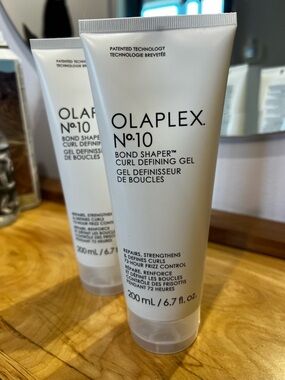 OLAPLEX No.10 Bond Shaper Curl Defining Gel — White